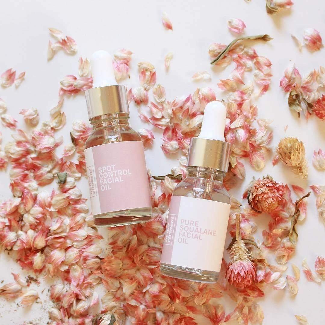 SampleRoomPH's tweet photo. Keep your skincare routine short, simple yet effective with In Her Element's Spot Control Facial Oil & Pure Squalane Oil! #InHerElementPH https://t.co/DpnmhEqJ4I