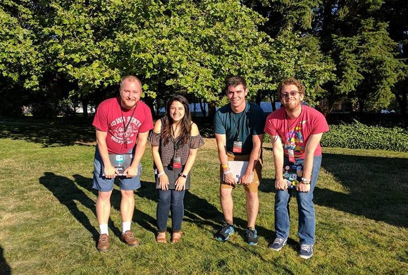 JoshuaKGoldberg's tweet image. Taking a #hackbreak outside! What a beautiful day to be a coder! Friendship and love 4 all! Flowers!

#microsoftlife #oneweek2017 #squats