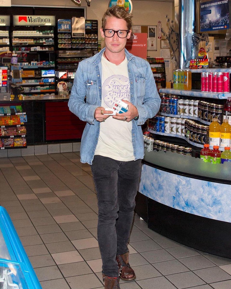 RoVazquezL's tweet photo. Si Macaulay Culkin puede verse así después de parecer un muerto reviviente asqueroso todos tenemos esperanza https://t.co/usaTEPOEHc