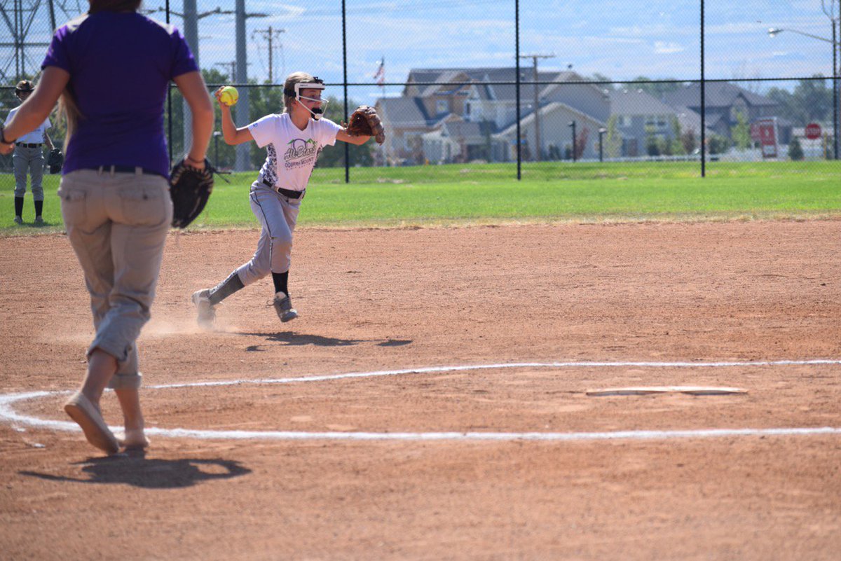 UtahBullets's tweet photo. Bullets shortstop, doing what she does...throwing people out!! #Shehasacannon #therunnerwasout #shortstop #utahbullets #10usoftball https://t.co/fnzWmSs9Ha