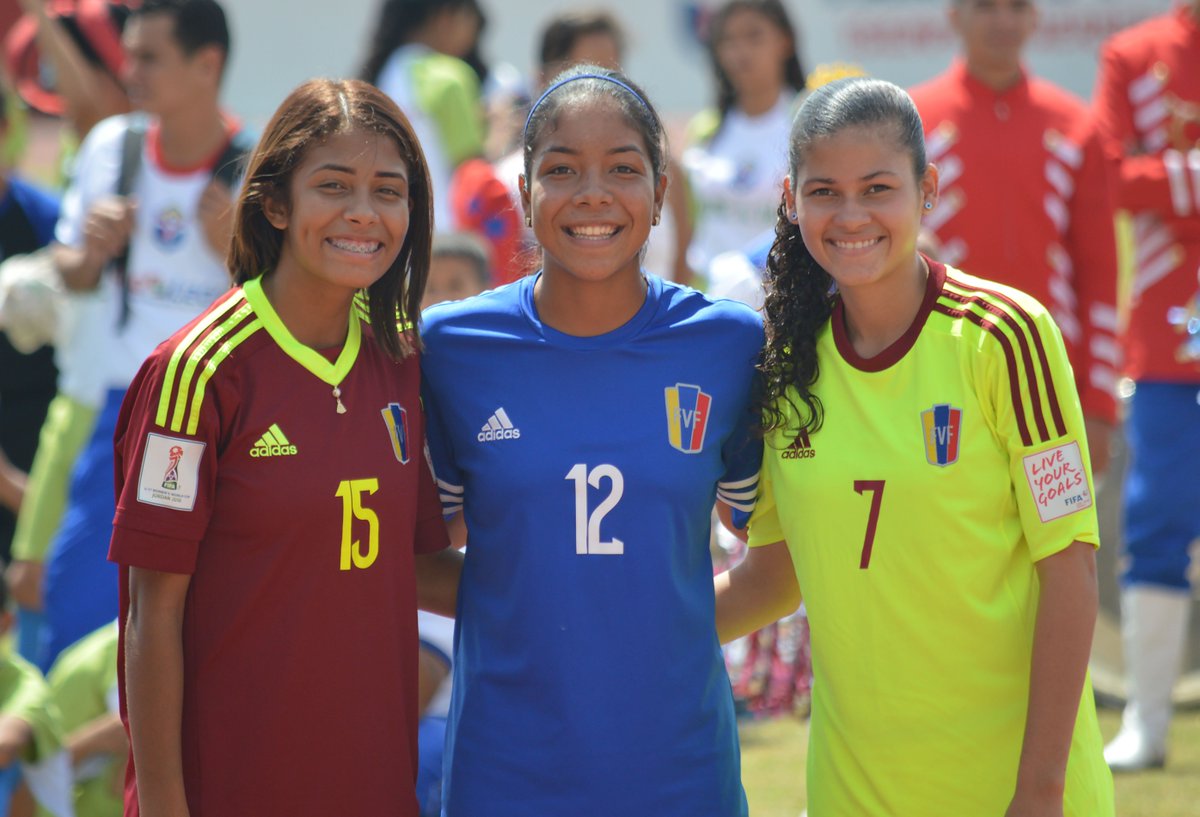 FemeninoFVF's tweet photo. Heliamar Alvarado, Yorbelis Sánchez y Olimar Castillo acompañaron a la comunidad en la inauguración del Festival de Fútbol Menor en Yaracuy. https://t.co/hW5bM9S0Ob