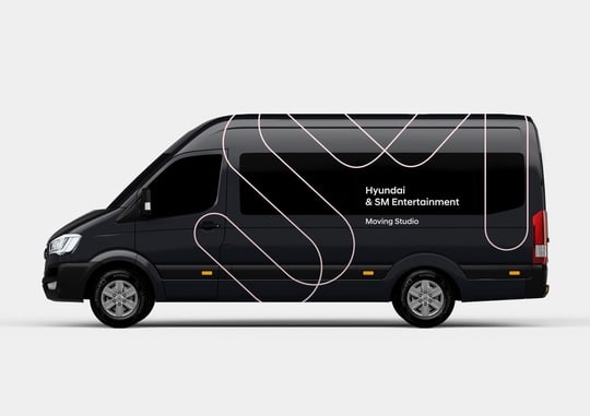 soompi's tweet photo. SM Entertainment Teams Up With Hyundai Motors To Create New Moving Studio
https://t.co/m3Q5j9LHwW https://t.co/jbtL148YxW