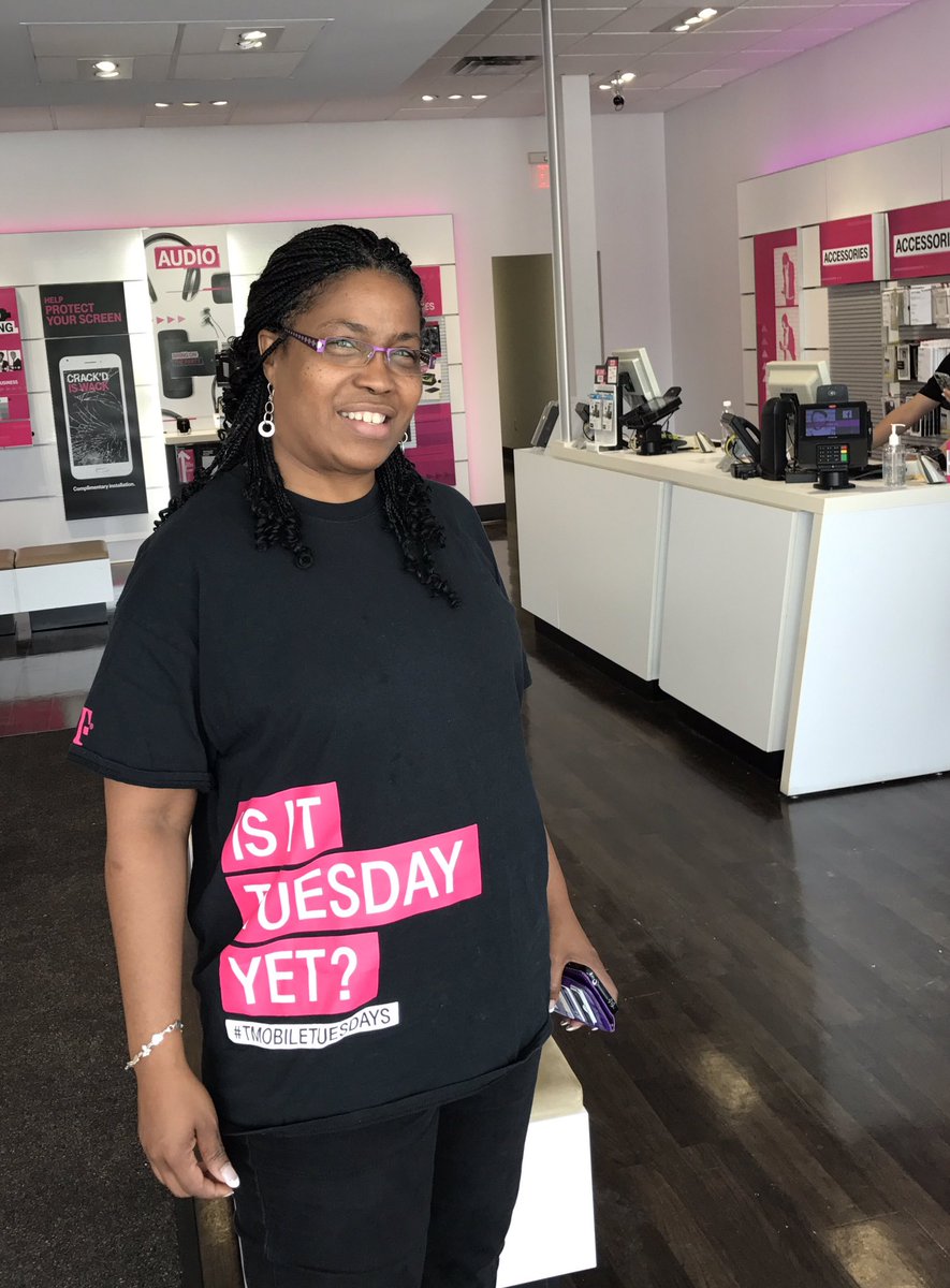maxincharge's tweet photo. Celebrating a 7 year relationship with T-Mobile #TmobileTuesday #HTXSouth #thankful @Paul_Giannotti @TMobile https://t.co/Zk8WtFQHV5