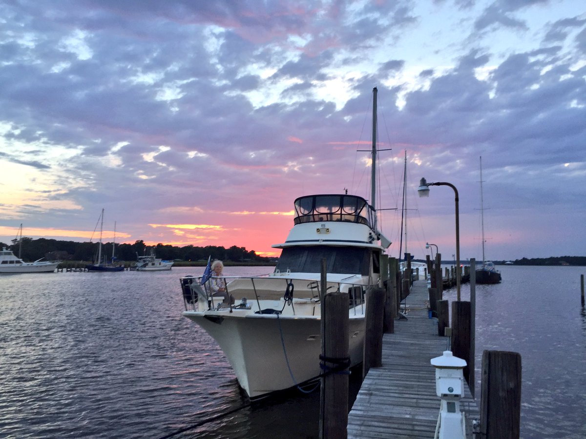 sailelement's tweet photo. Nice evening. Hopefully headed up the river (finally) in a few days. It's long overdue. https://t.co/e9MKa23UTE