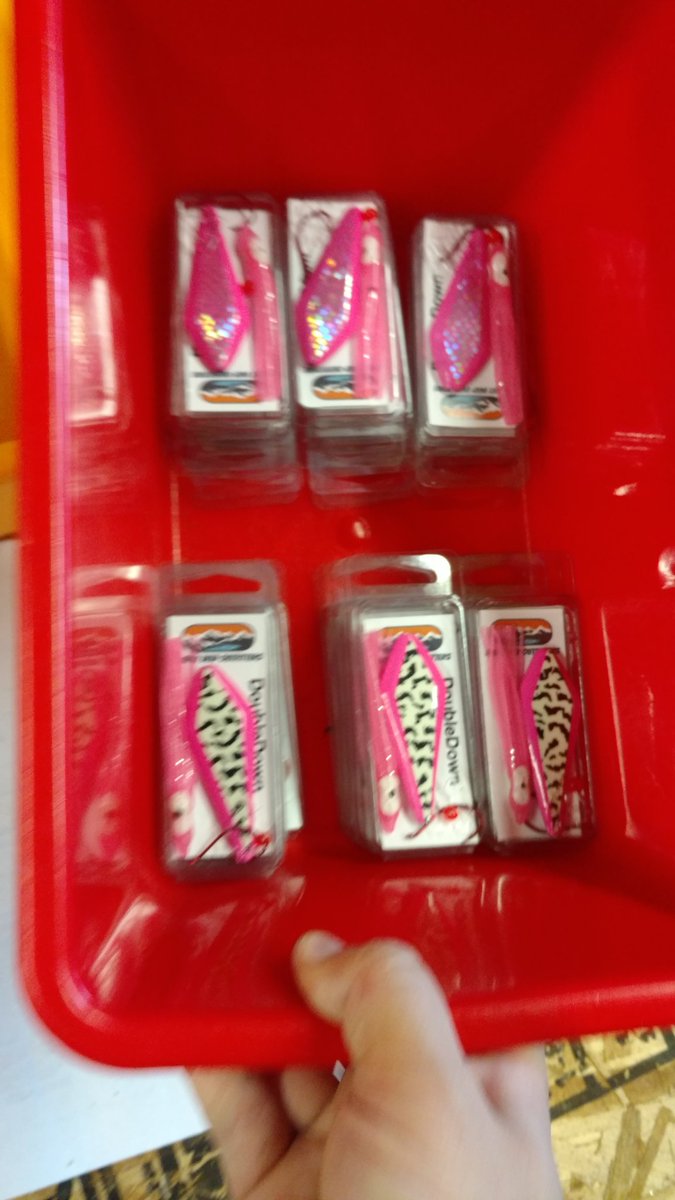 GetWaistDeep's tweet photo. Putting the new lure together. This is pink scale https://t.co/leJ8bQi0r0