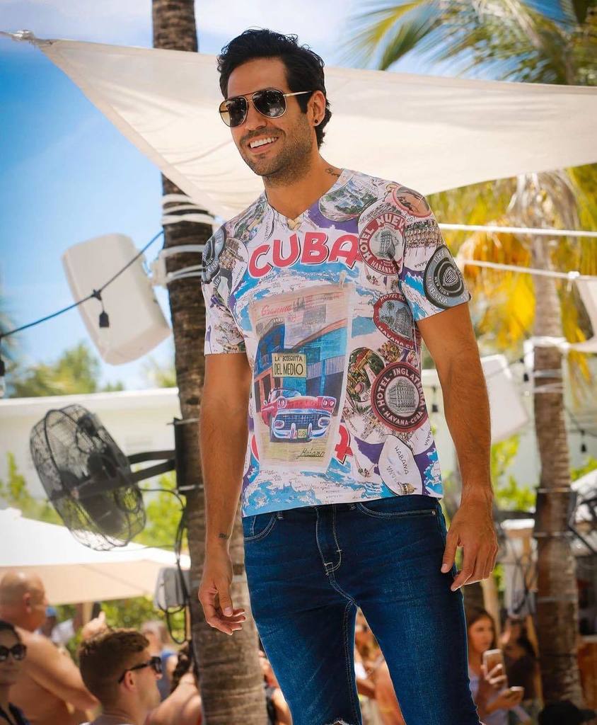 _YasGonzalez's tweet photo. #mensfashion #cuba #nikkybeachmiami #summershirts #fashionblogger #swimweek2017 #designeryas #yasgonzalezdesigner #soul https://t.co/sPrhHiiCaN