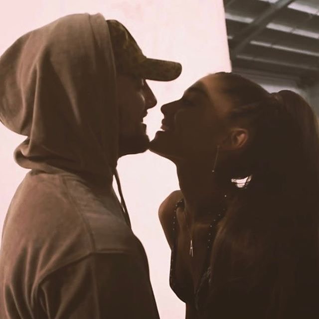 __CHANEL_2's tweet photo. ラブラブカップル羨ましい人🙋🏼‍♀️♥

#MTVHottest  Ariana Grande https://t.co/Uu4gCFsRUI