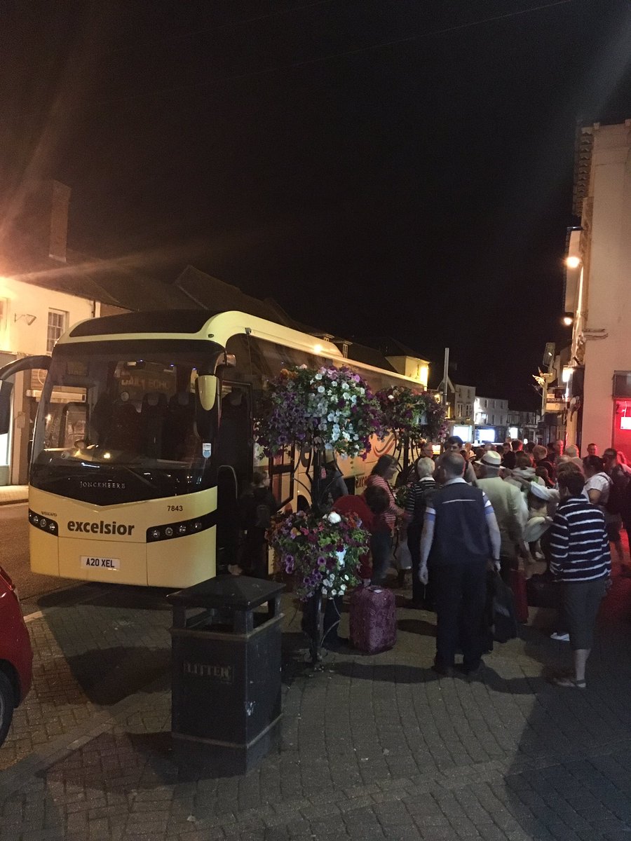 The fun begins! 4.00am coach. <a href="/ChoirPriory/">Priory Choir</a> <a href="/thepriorychurch/">Christchurch Priory (archived)</a> #XChVenice2017.