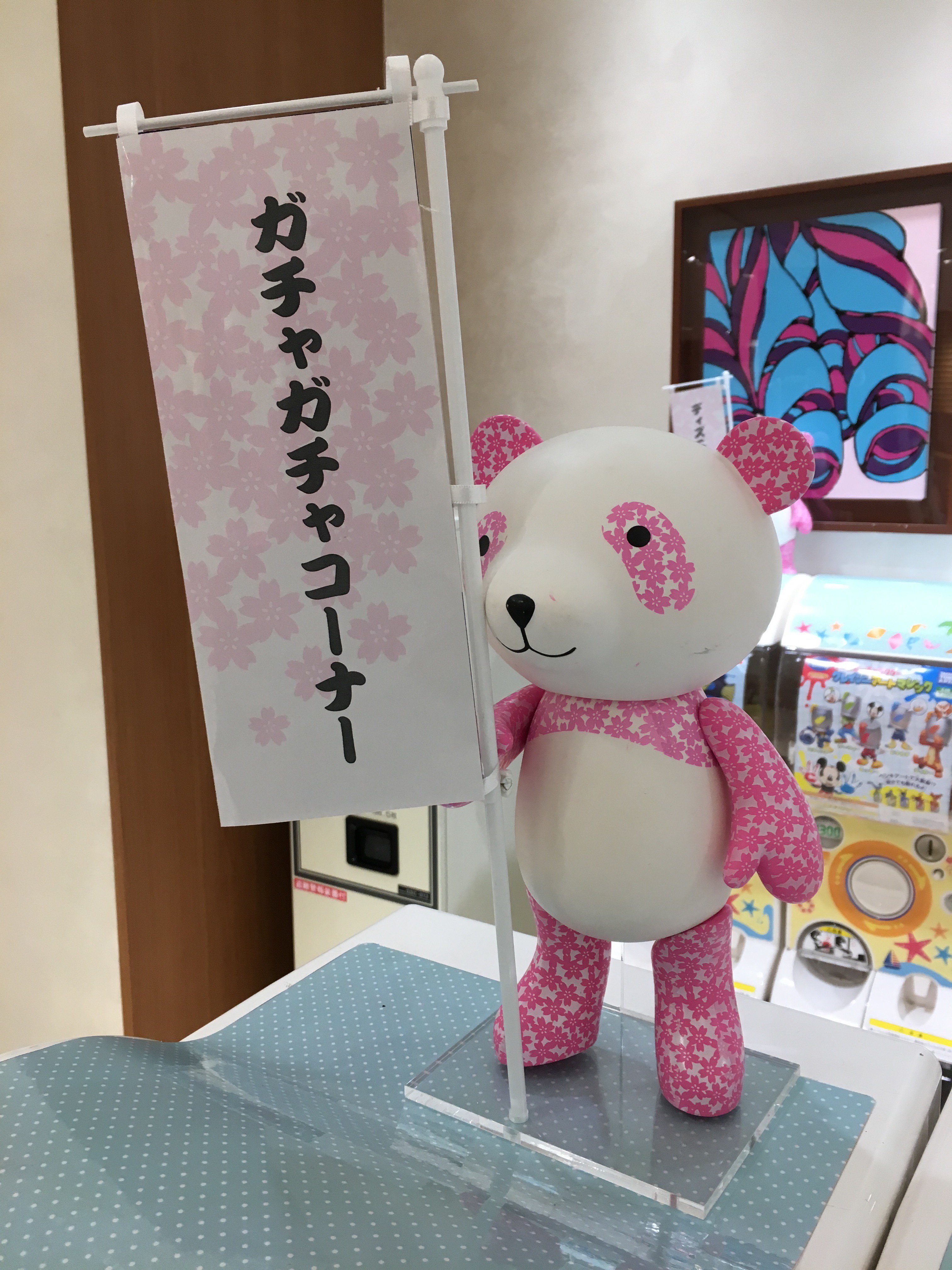 大丸梅田店 本日から大丸梅田店4階に ガチャガチャコーナーが立ち上がりました たくさんのバリエーションに思わずテンションも急上昇 どれにしようか迷っちゃいます 是非 お立ち寄り下さい 8月22日まで展開してまーす ガチャガチャ 大丸