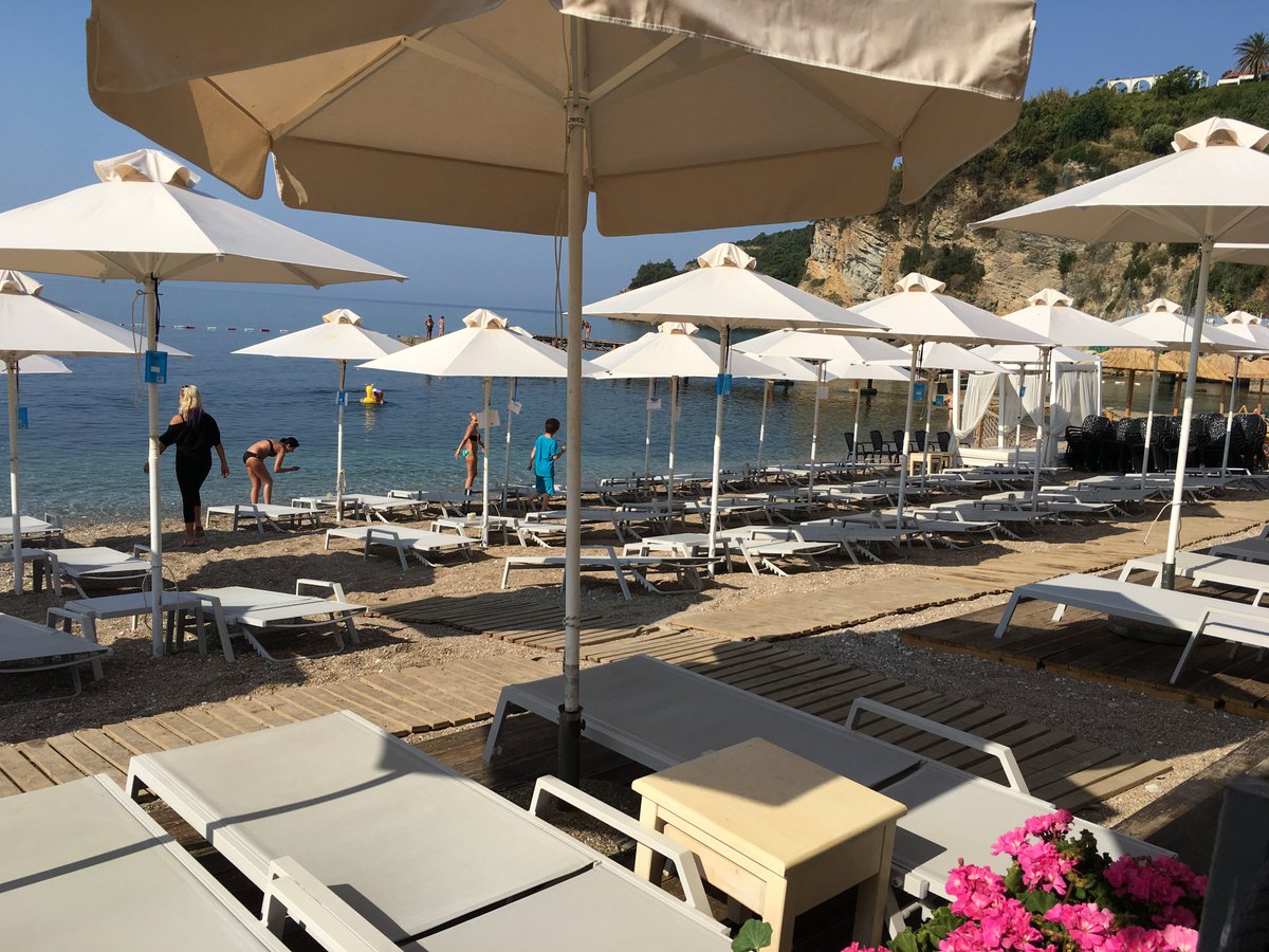 tonefurenes's tweet photo. #Budva #Montenegro #Astoriabudva #Astoriahotel #boutiquehotel #reisetips #strand #gamleby 
 https://t.co/CMlNgPIxW0 https://t.co/b7aqEgUHGN