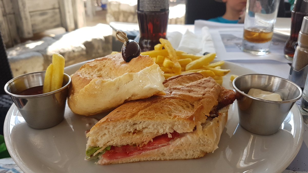 tonefurenes's tweet photo. #Budva #Montenegro #Astoriabudva #Astoriahotel #boutiquehotel #reisetips #strand #gamleby 
 https://t.co/CMlNgPIxW0 https://t.co/b7aqEgUHGN