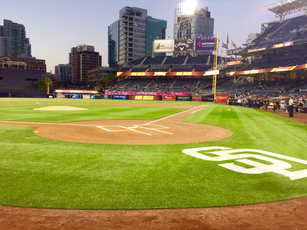 HansesDavid's tweet photo. #SanDiegoPadres taking a bite out of the #NewYorkMets - bring in a WIN SD! https://t.co/kaMiVIJHuH