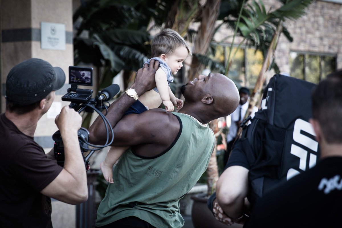 JonnyBones's tweet photo. Future champ.  Young @IzzyStyle. https://t.co/sxhIjjyNZ6