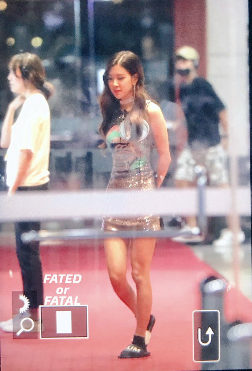 kor_celebrities's tweet photo. BLACKPINK　ロゼ、音楽バラエティ番組「ファンタスティック・デュオ」収録の休み写真。SPでBTOBソンジェ、iKONジュンフェ、B1A4サンドゥルなどと一緒に競演、GUMMY…
つづき⇒ https://t.co/EkHjdogS8q https://t.co/m3nWJcREfM