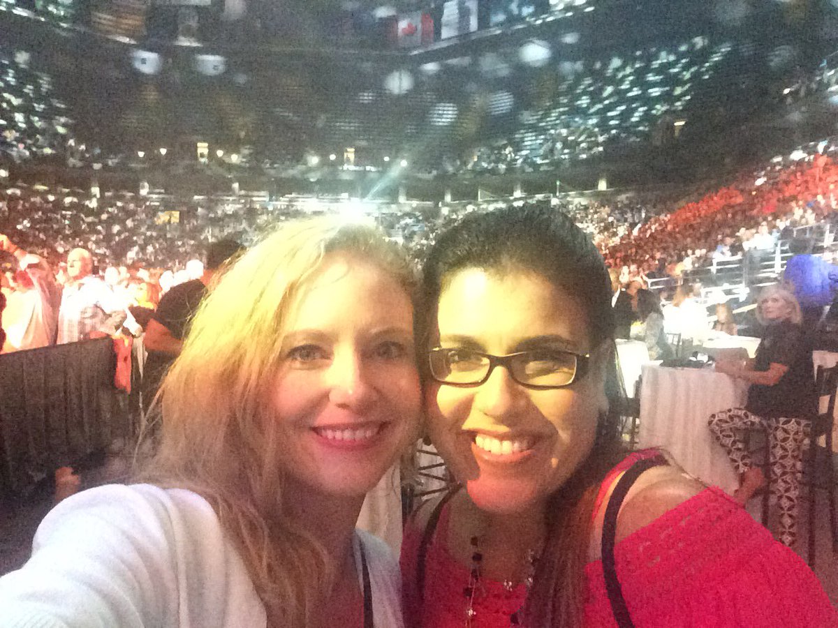 Ready for Ms. #christinaaguilera to take the stage #nmam2017 #frontrow