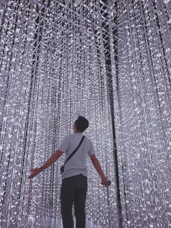 ArtSciMuseum's tweet photo. โThe Wall was hisโฆโโ George R.R. Martin, Game of Thrones. We love this illuminating shot by museum visitor Ervin Requina! #WallofLight https://t.co/fLs8Tbv6gV