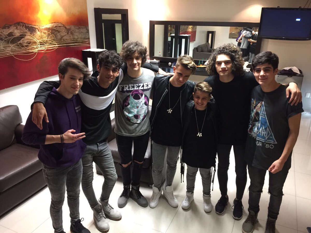 sonymusicmexico's tweet image. Morimos de amor al ver a @CD9 con @AdexeYNau. Y ustedes??? 😍😍😍