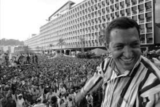 ConElMazoDando's tweet photo. ¡Hace 19 años el Comandante Hugo Chávez inscribió su candidatura presidencial! https://t.co/Xcihn7W968 #25Jul https://t.co/ktJzFyet8z
