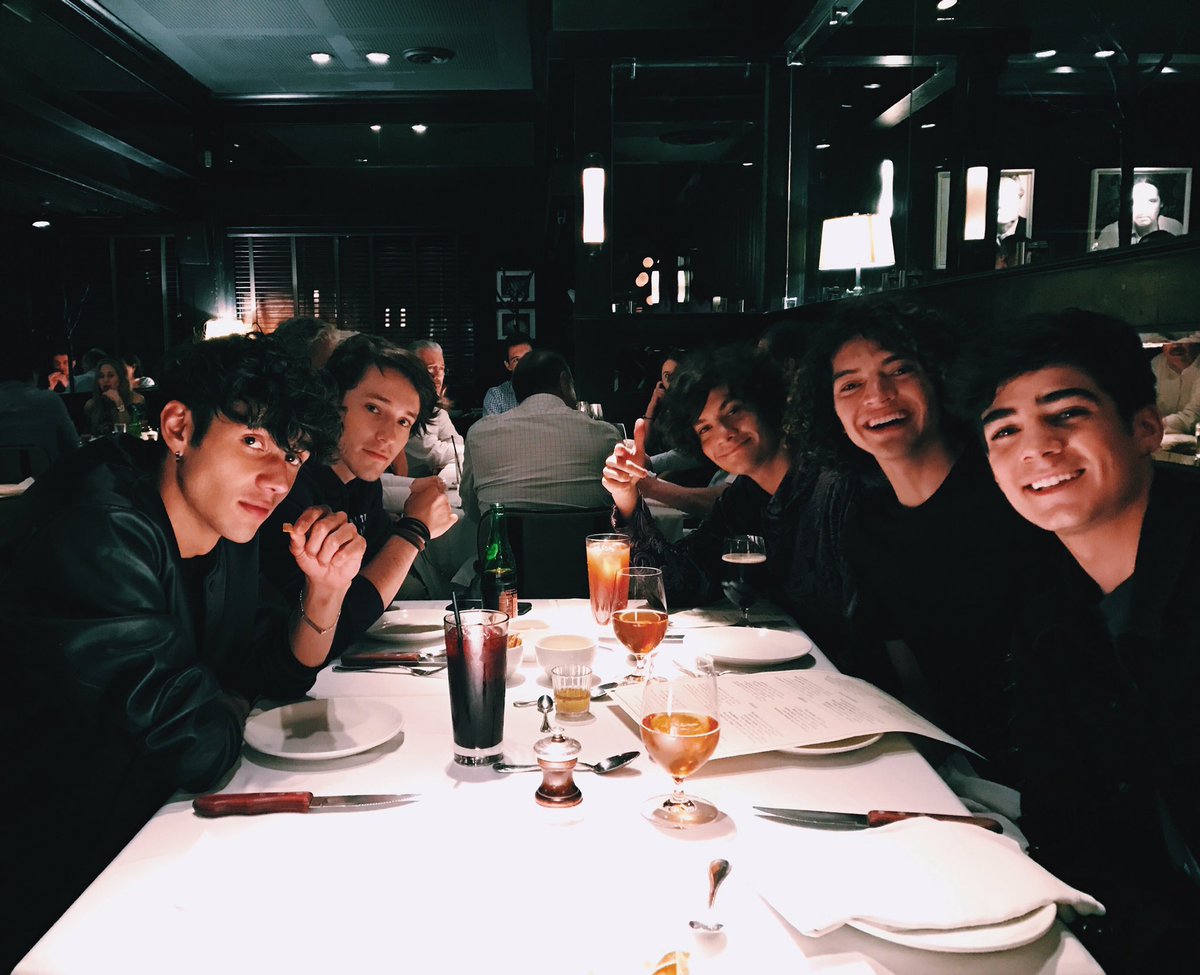 alannavarro's tweet photo. Ahora a cenar. https://t.co/tWsqjetTbc https://t.co/RjPdQ1sa3s