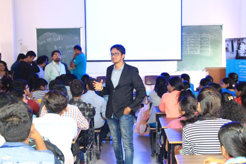 WorldMeritIndia's tweet photo. In simple words- 'pitch where you bitch' is key for #Entrepreneurship Says @hm_suraj  #WorldMerit17 #WorldMeritDay #PhaseShift https://t.co/xoWDQv2EvK