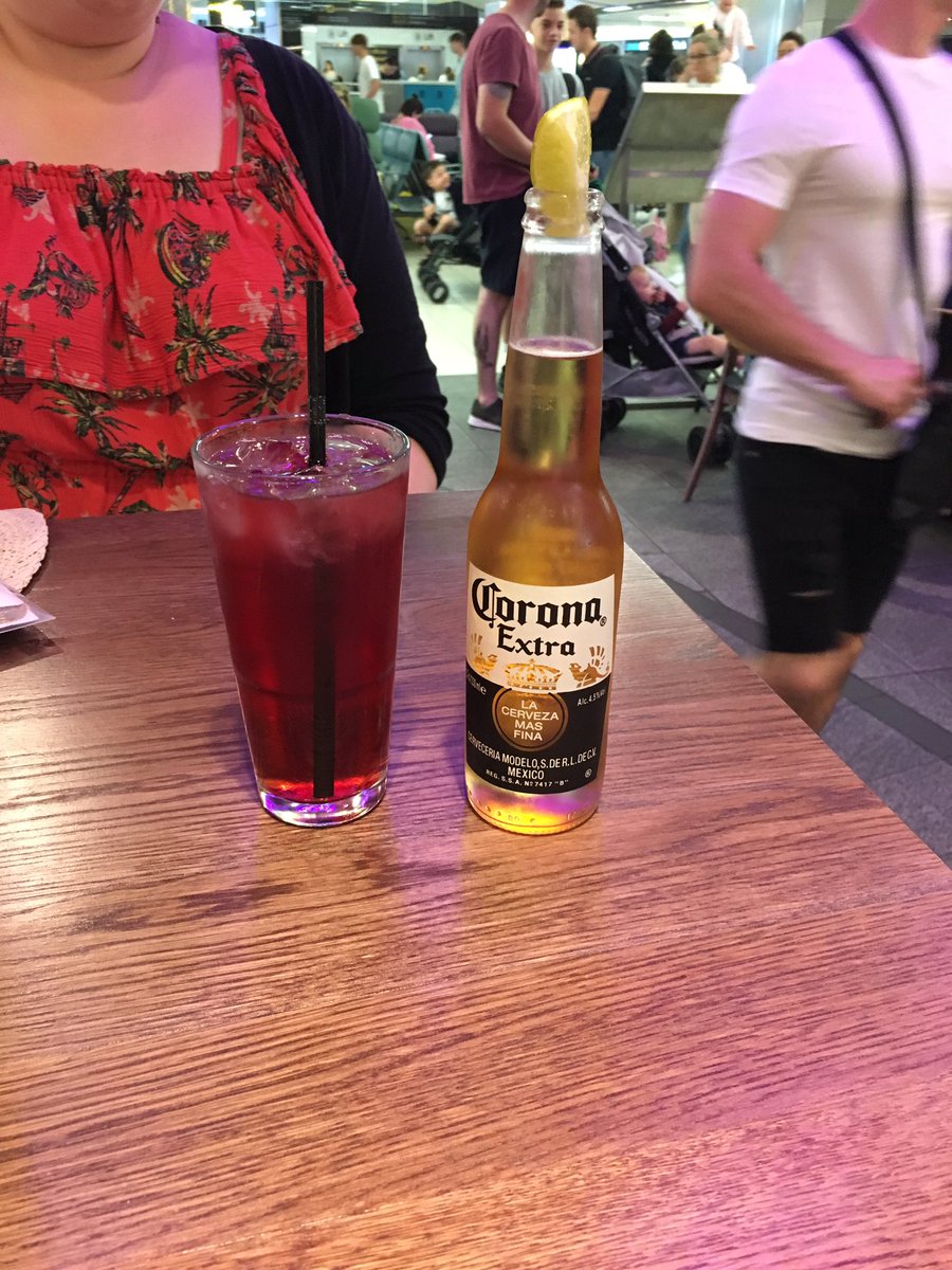chris_c88's tweet photo. Standard airport pre-flight beer #noonsomewhere https://t.co/LGJmRiWeZ3
