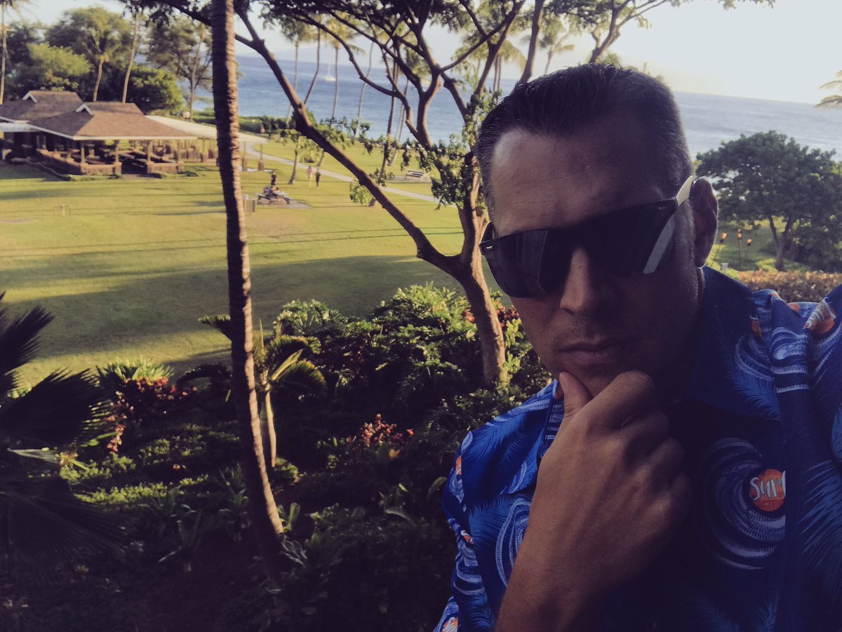 EricButash's tweet photo. There's no way I could keep this #ACTEM16 Hawaiian shirt away from Maui. Mahalo to all my Mainer peeps! @ACTEM @danryder @andrewtwallace https://t.co/0A4uYTBGJD