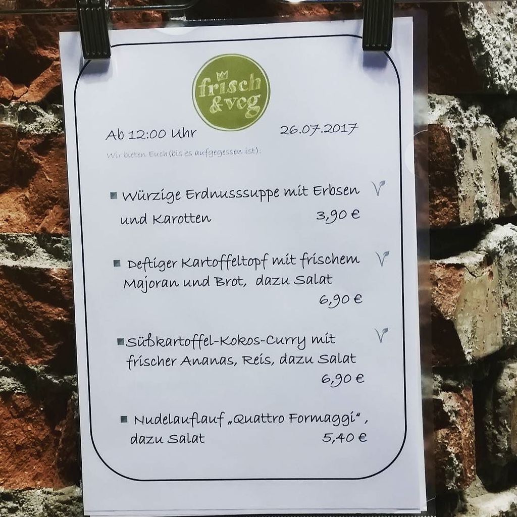 frischundveg's tweet photo. Bei den Wetter muss wenigstens das Essen Spaß machen ... also Regenschirm mitnehmen und los ... #vegetarisch und #vegan essen in #Ingolstad… https://t.co/ZS4JetsxjS
