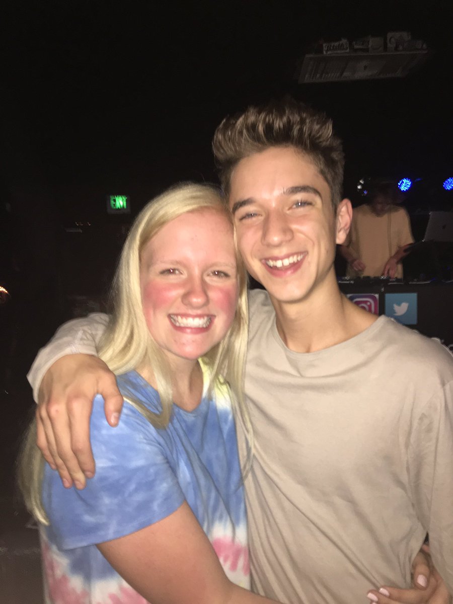vibeddolan's tweet photo. so i met the boys tonight and they are some of the sweetest boys i've ever met!! https://t.co/FbK07MExD8