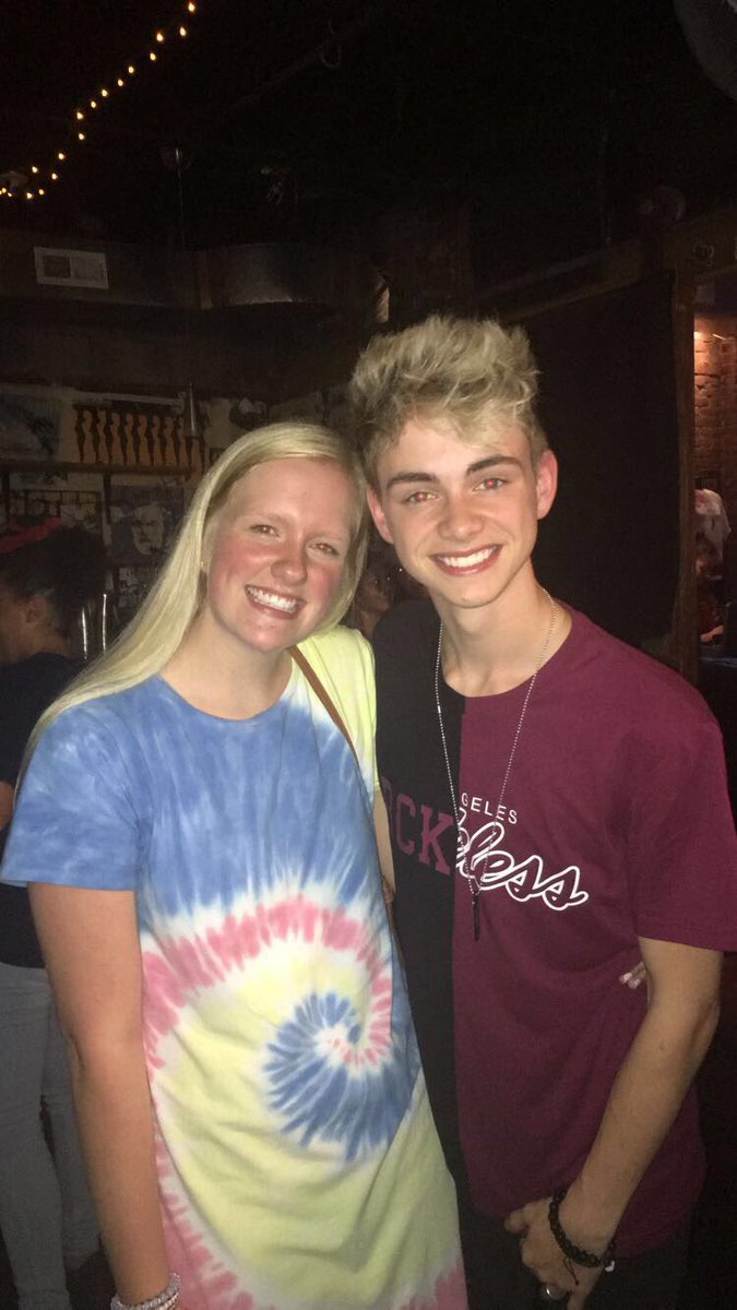 vibeddolan's tweet photo. so i met the boys tonight and they are some of the sweetest boys i've ever met!! https://t.co/FbK07MExD8