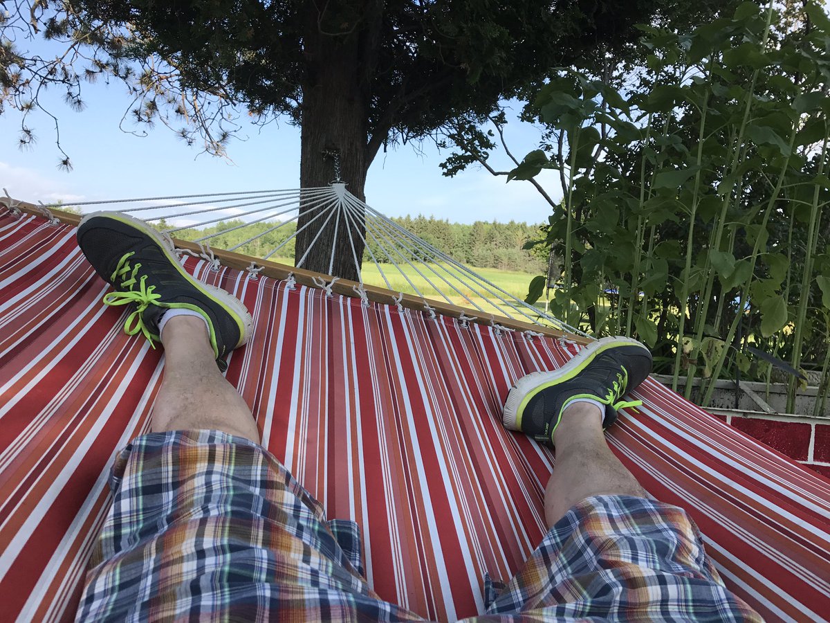 DavidCoats5's tweet photo. Finally a moment in the shade with the feet up. And an Arnold Palmer on ice. Soaking it in. #LongviewFarmVacationRental #workandrest https://t.co/DDsGQXkscM