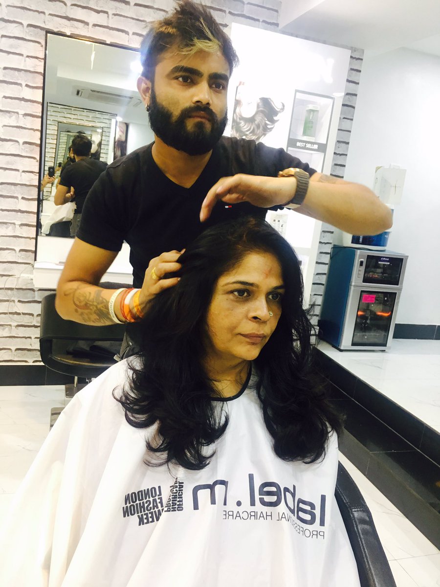 plshsalon's tweet photo. Salon director is too busy in styling the hair https://t.co/vFf51MtBBp