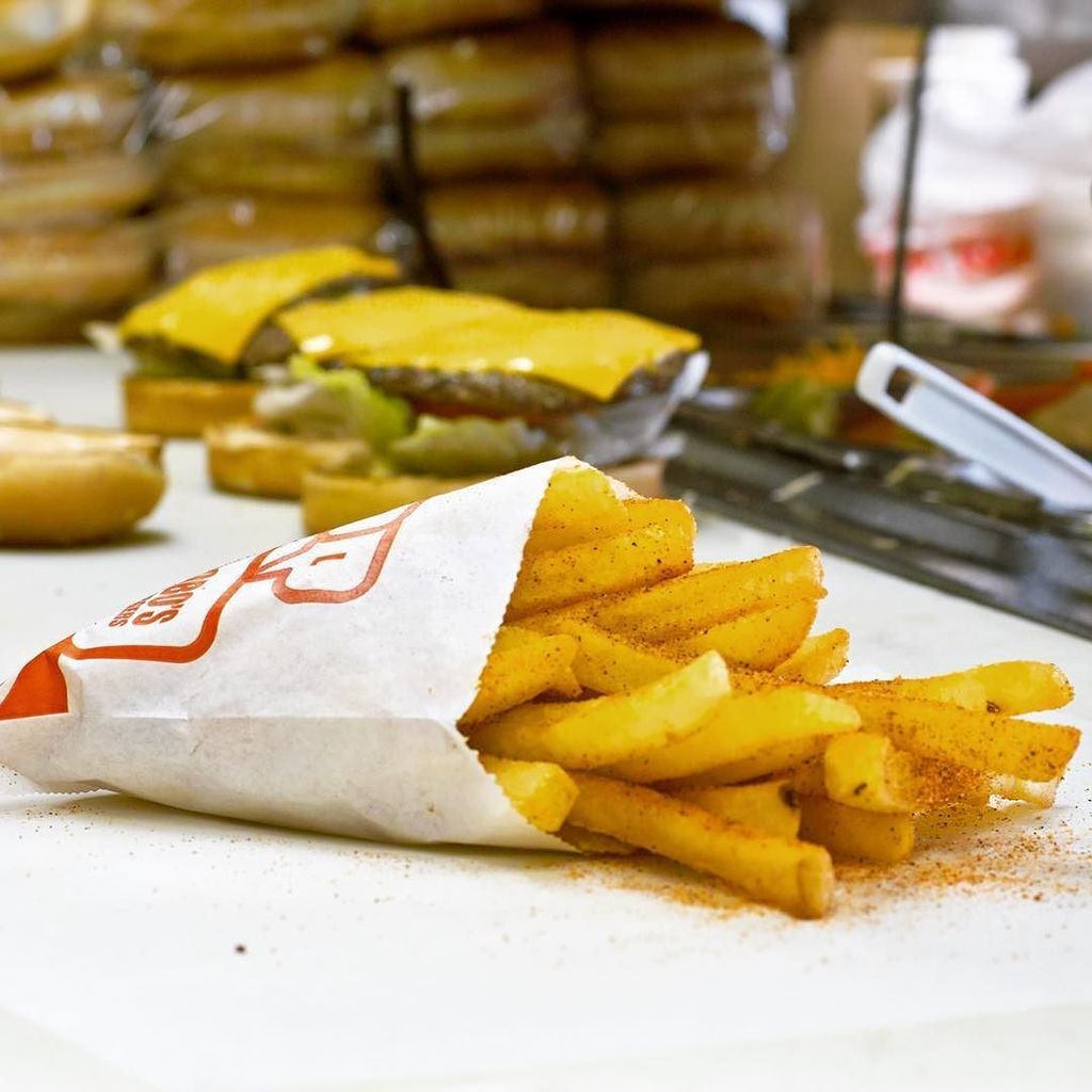 lil_bobo's tweet photo. time for some of our famous fries... #lovebobos #boboshamburgers #famous #famousfries #hamburger #losangeles #sout… https://t.co/QHvnCDtMAi https://t.co/sxzqXtPFL3