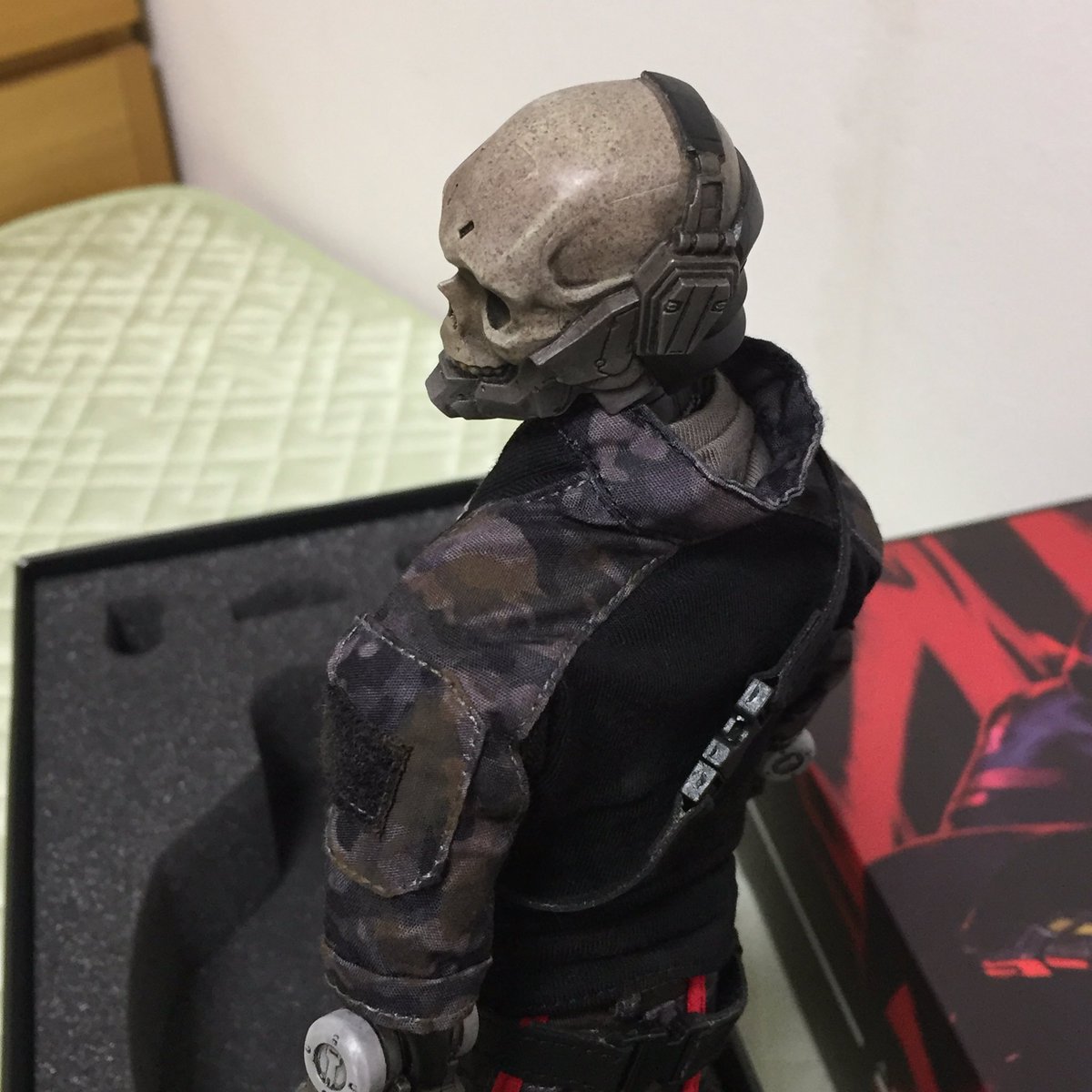 moyori_doll's tweet photo. パーフェクトマスター届きました…!
いやーかっこいい。
しかしマントフードの着せつけポージングがうまくいかず、脱がせた方がかっこよかった(解せぬ
靴裏かっこいいぞ〜!
#deviltoys #waroforder https://t.co/yo8nNC9b6P