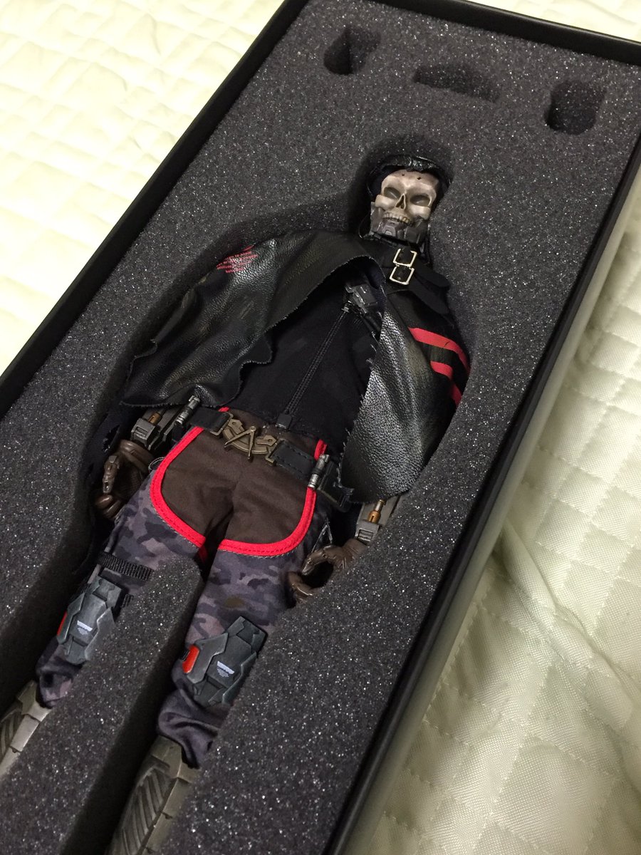 moyori_doll's tweet photo. パーフェクトマスター届きました…!
いやーかっこいい。
しかしマントフードの着せつけポージングがうまくいかず、脱がせた方がかっこよかった(解せぬ
靴裏かっこいいぞ〜!
#deviltoys #waroforder https://t.co/yo8nNC9b6P