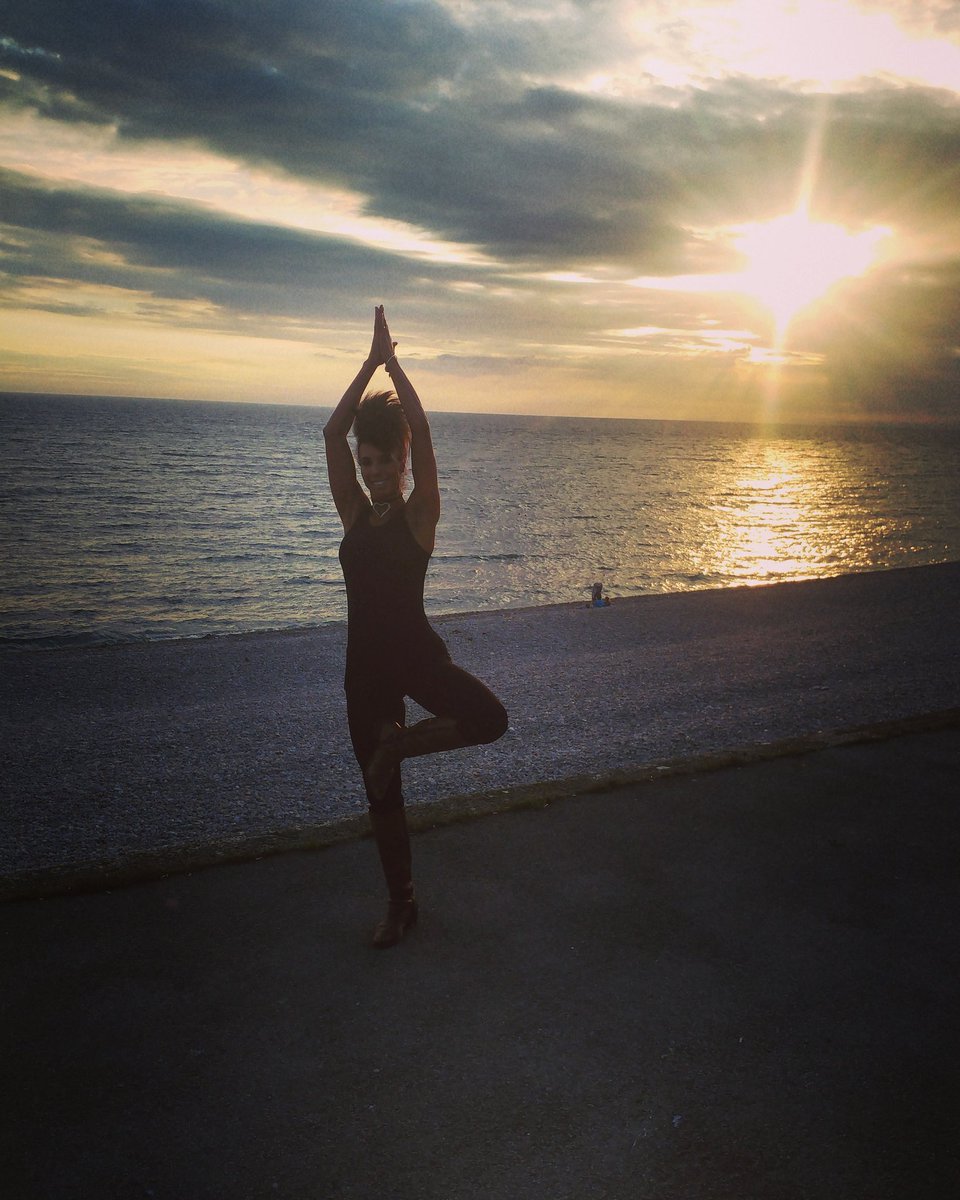 BevsfitnessUk's tweet photo. Yoga during sunset  last night at #chesilbeach #treepose #mindbodysoul 
#wednesdaymotivation #stayactive #practiseyoga #outdoors #oceanview https://t.co/brHL6PFZEt