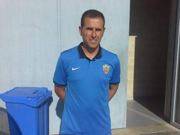 Esteban Navarro será el encargado de dirigir al equipo senior en división de honor, viene de entrenar al juvenil del Almería de D.H.