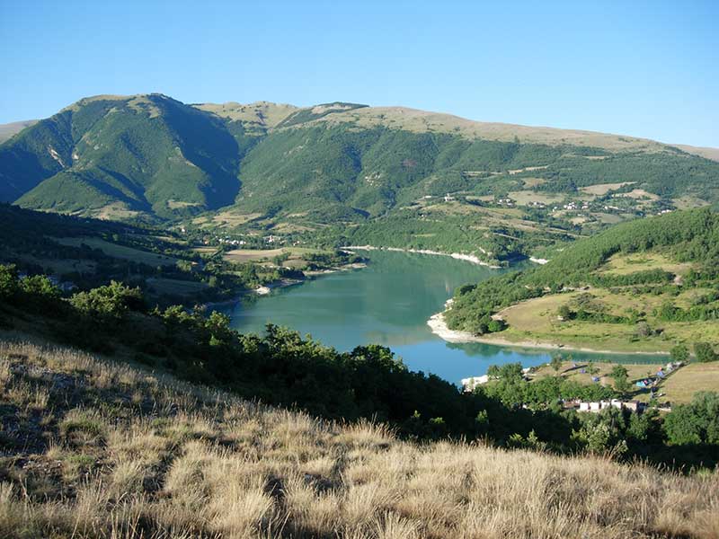 terremotocentro's tweet photo. #EstateSolidale Un'idea per le vacanze? I #MontiSibillini! Qui le indicazioni sulle strutture ricettive https://t.co/15OVXkGmt3 #Terremoto https://t.co/N3RRAjrKCf