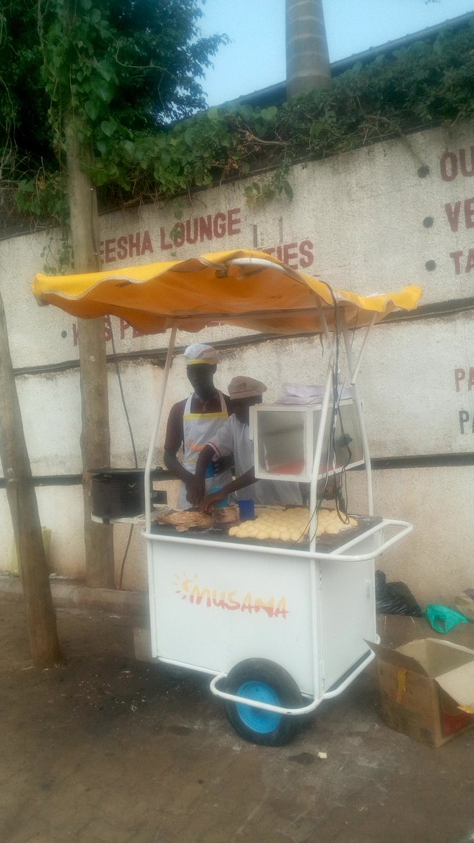 BwikizoFelix's tweet photo. #rolexguy needs to know why @KCCAUG men took his umbrella and frying pan on kanjokya street. https://t.co/aUpQpbCZaF