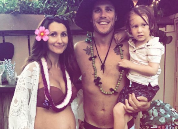 VIPmagaz's tweet photo. .@PeterORIordan1 and wife @Tephyluv  enjoy Hawaiian baby shower  https://t.co/Ut1NXA0foq https://t.co/MgvPuWSYii