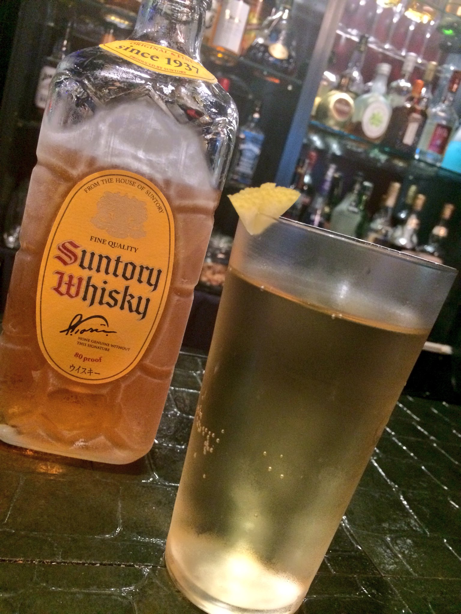 Winebar Liberta こんばんは うすはりグラスを入れたことにより 神戸ハイボールがさらに美味しく飲めるようになりました トロトロのウイスキーがたまりません 笑 皆様のご来店お待ちしております 難波 神戸ハイボール ハイボールに