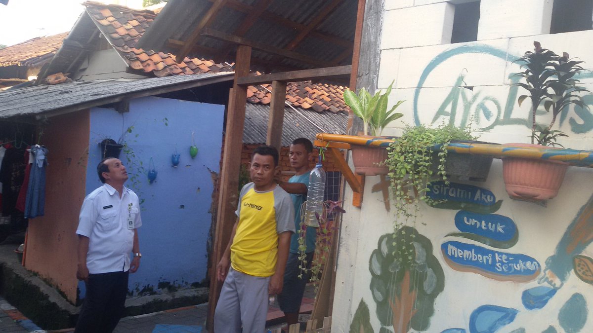 abu_sofiyan69's tweet photo. @Kota_Tangerang @TangerangLIVE @HumasTangerang @Dinkes_tgrkota  @@KecTangerang @rumahzakat @paguyuban901 Kerjasama pembuatan Bank Sampah https://t.co/oVPLhAeN42