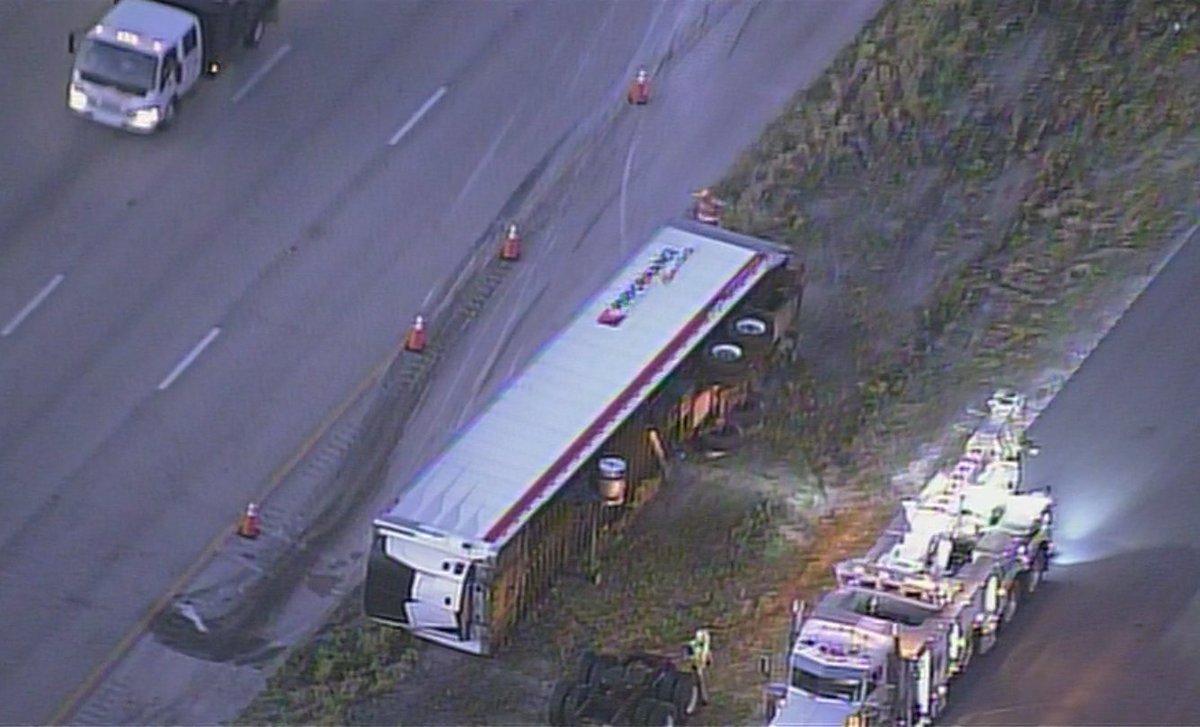 Overturned tractor-trailer causing heavy delays on I-75 NB at Pines Blvd #traffic https://t.co/OHKQMcDoaB