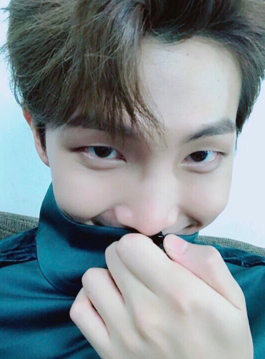 cher_bts's tweet photo. ナムって真の詐欺キャラ..
身長180超えIQ148で高校模擬テストでは全国上位1%なのに反対されても音楽やりたいって言って作曲もしてラップはモンスターなのにすぐモノ壊すお茶目なギャップも持っていて英語もペラペラ日本語も出来るしスイートだし小顔でスタイル抜群で防弾少年団のリーダー https://t.co/273tYV5Xt4