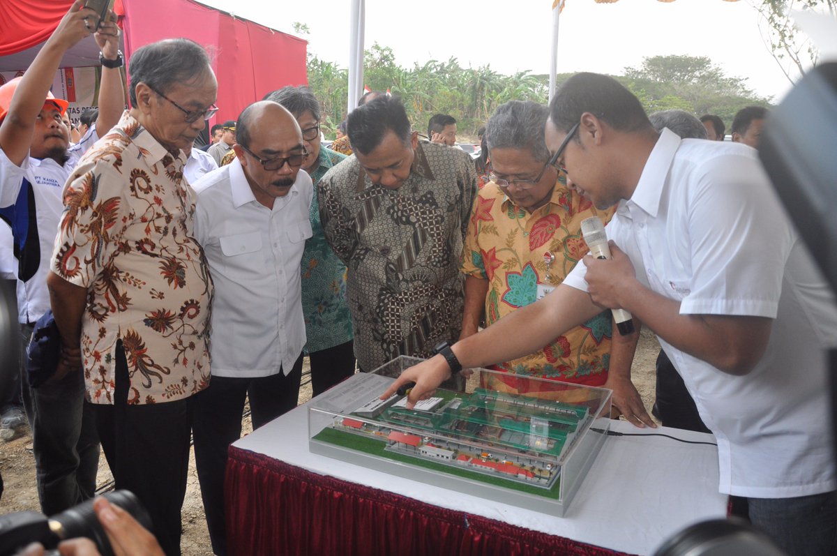 Peletakan batu pertama fasilitas pengolahan sampah berbasis RDF di Kab Cilacap, oleh wakil gubernur Jateng