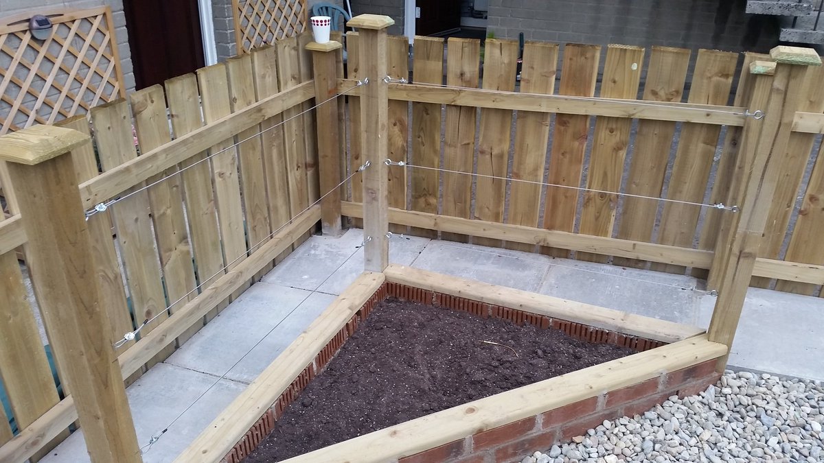 builtbybarryBBB's tweet photo. Custom wire trellis 
#BuiltByBarry https://t.co/Y6PeMyRu2G