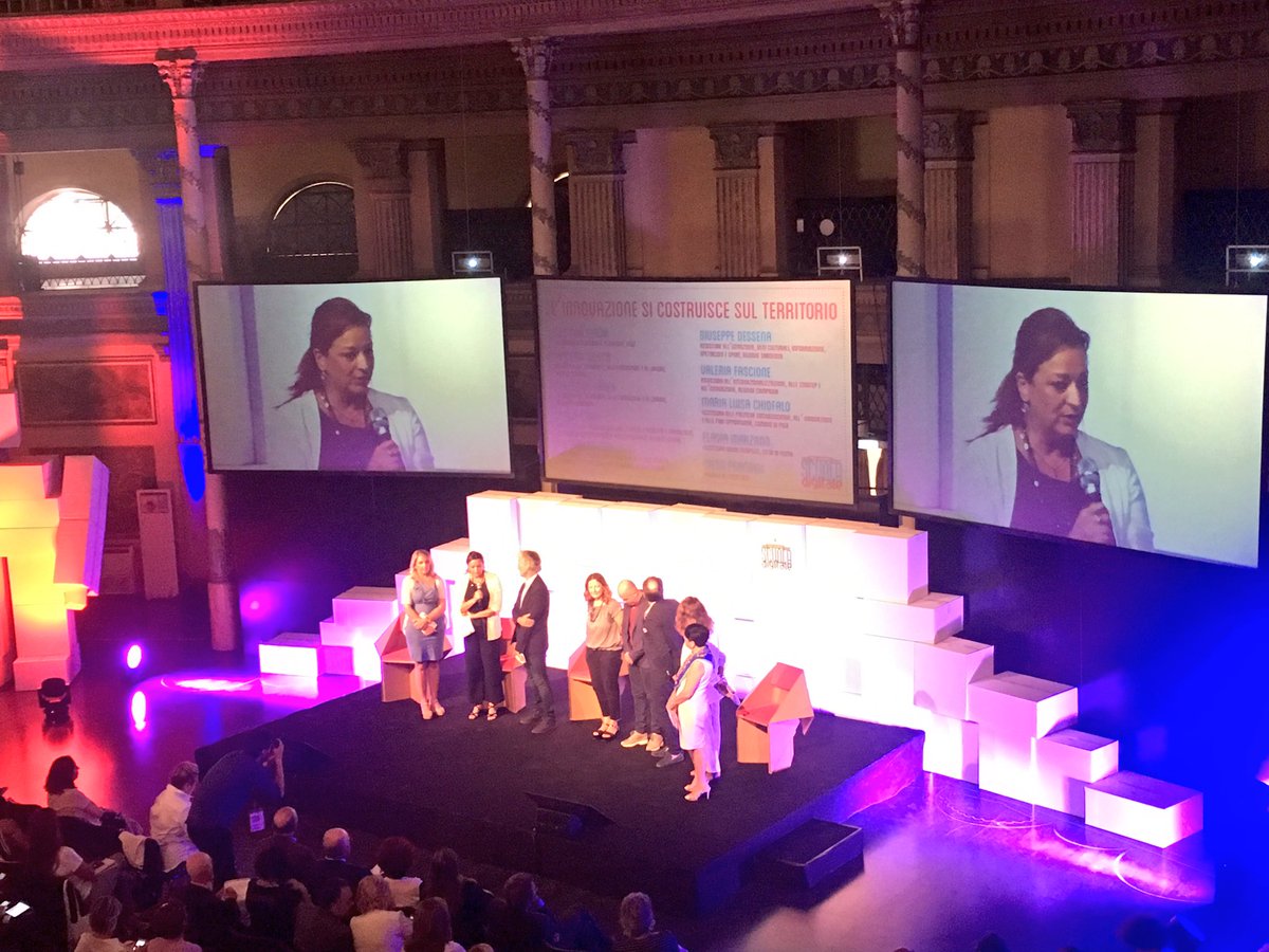 Competenze digitali possono essere stimolo per attrarre investimenti e imprese. <a href="/MiurSocial/">MiurSocial 😷</a> e <a href="/Reg_Campania/">Regione Campania</a> assieme per promuoverle! #pnsd