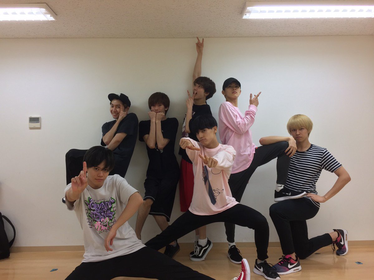 sd_bt's tweet photo. ★★★★
Single「My buddy」オリコンデイリーチャート１位!!!!!!!!
★★★★
ありがとうございますっ！
大感謝☆
フジテレビ系「警視庁いきもの係」(毎週日曜よる９時～放送中)主題歌!!
https://t.co/5ObVKYr1nK
#超特急
#mybuddy https://t.co/0P7QDSWpuc