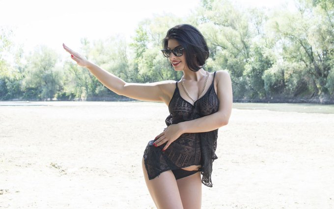 No matter how chaotic, wildflowers will still spring up in the middle of nowhere! 😉 https://t.co/XEu<a href="/tag/goodmorning"class="tags"><span>#goodmorning</span></a>