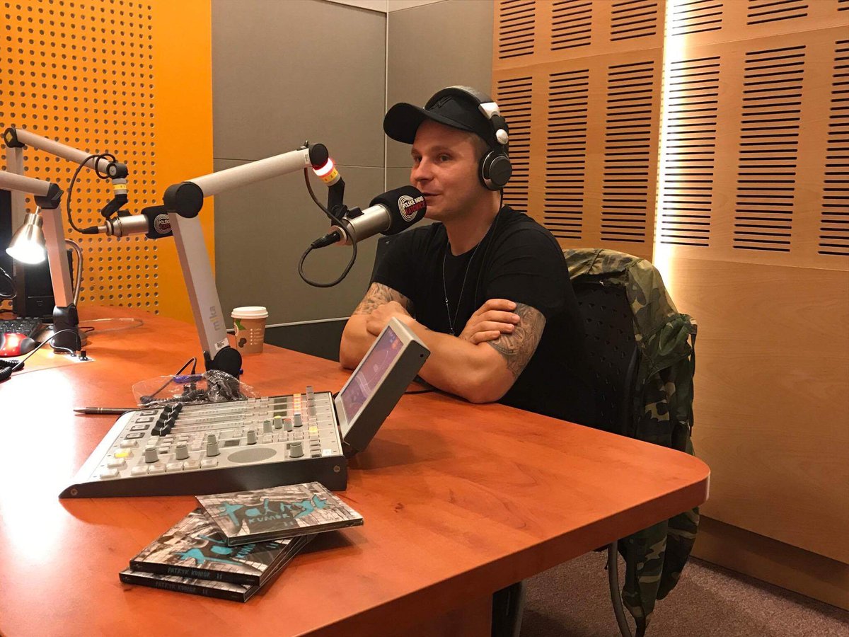 UMusicPolska's tweet photo. Patryk Kumór dziś w radiowej trasie promocyjnej! #OgieńiLód https://t.co/3nIRtfljCo