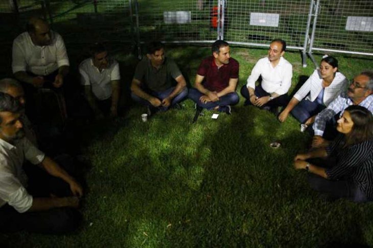 dokuz8news's tweet photo. "Turkey is faced with collapse of faith &amp; morals, we are here to  stop it" #HDP MPs on #ResistanceWatch. https://t.co/lgR3bZqwNx